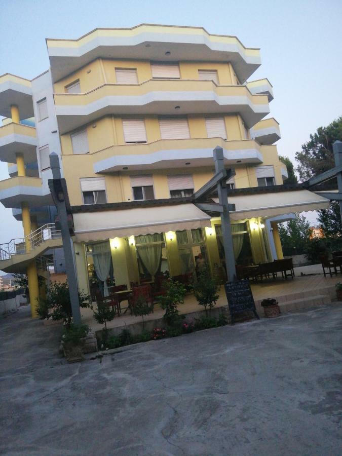 Hotel Albania 格勒姆 外观 照片